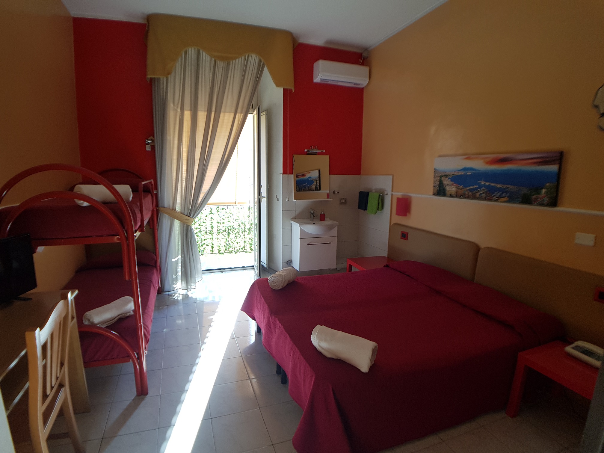 Immagine 1 della camera TRIPLA BAGNO ESTERNO