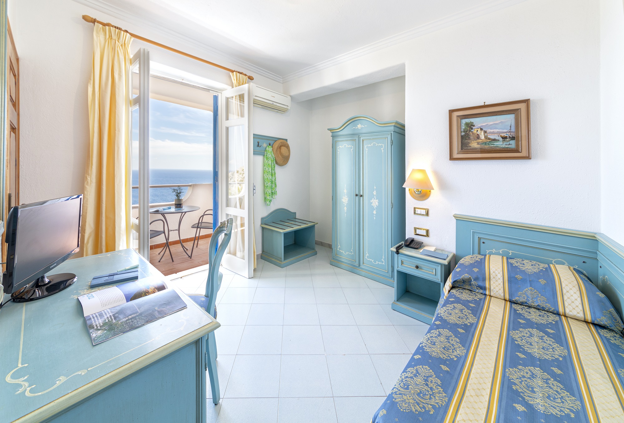 Immagine 1 della camera Single room with sea view and balcony