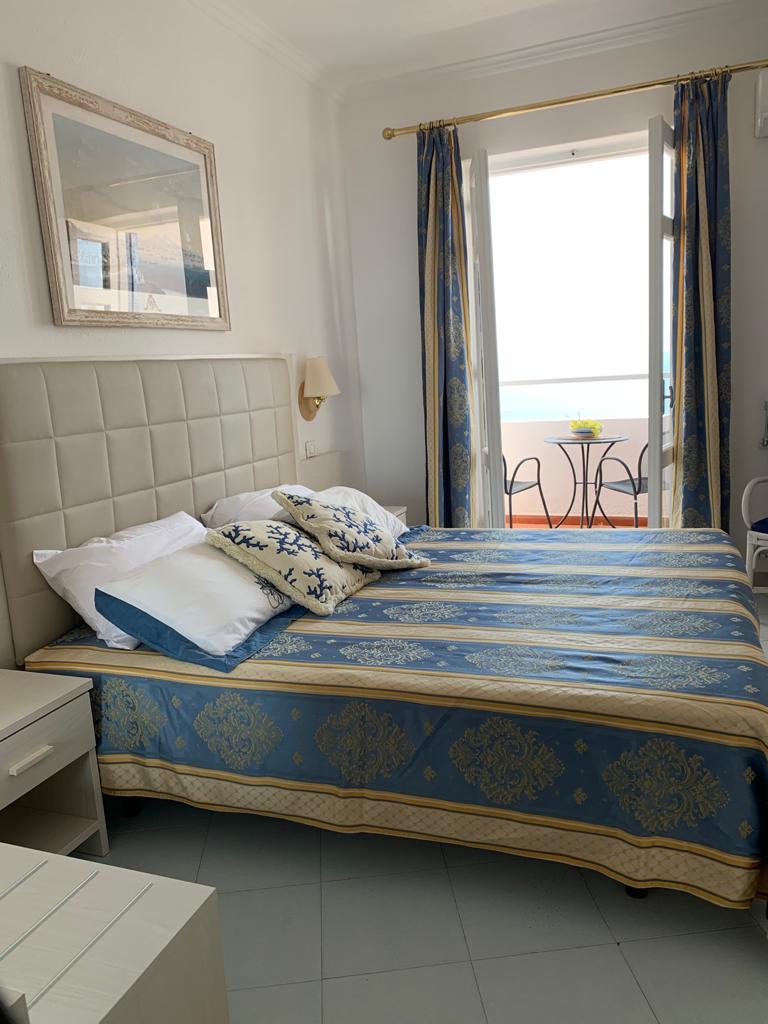 Immagine 1 della camera SUPERIOR VISTA MARE FRONTALE BALCONE O TERRAZZA