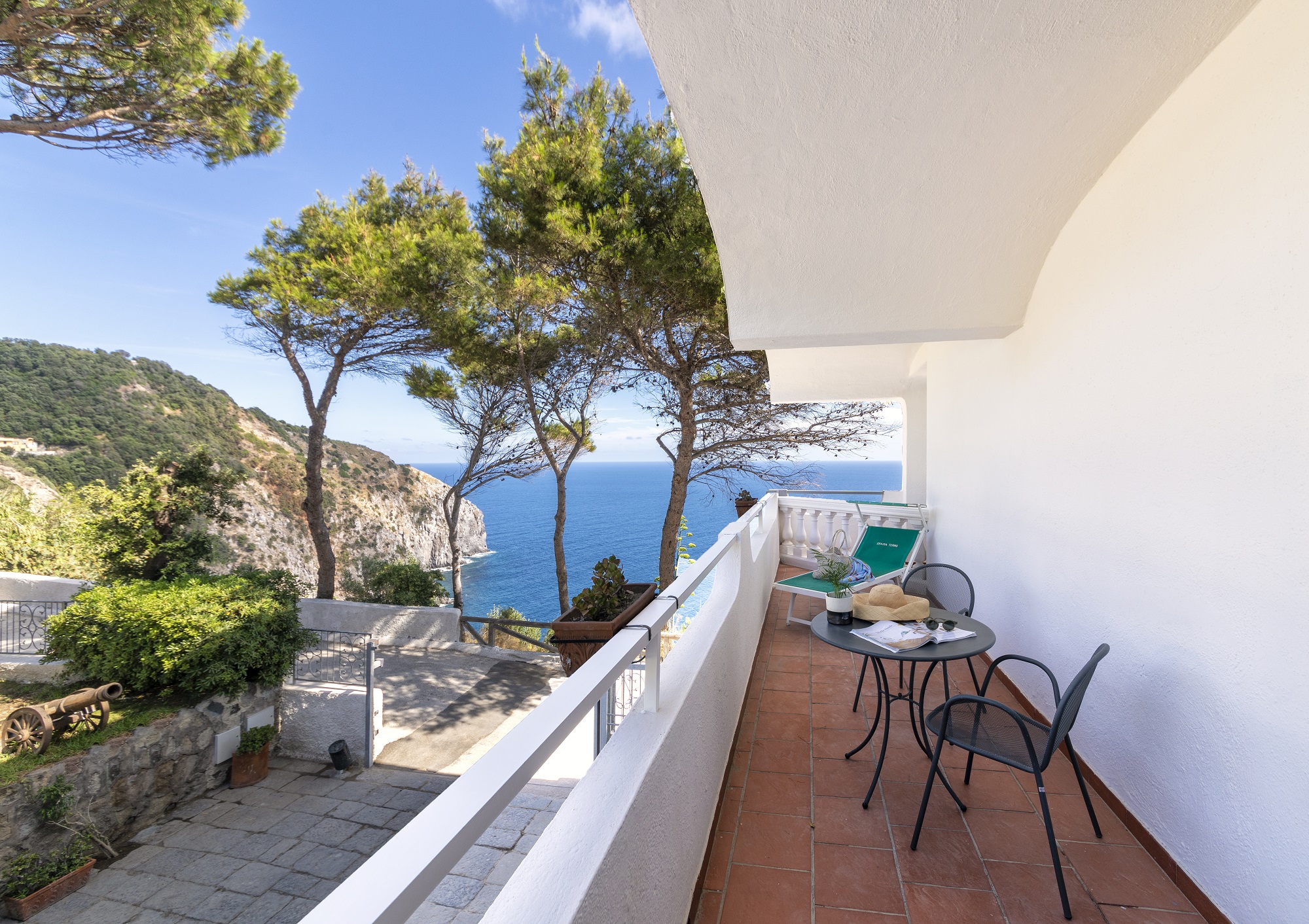 Immagine 2 della camera Comfort side sea view with balcony or terrace