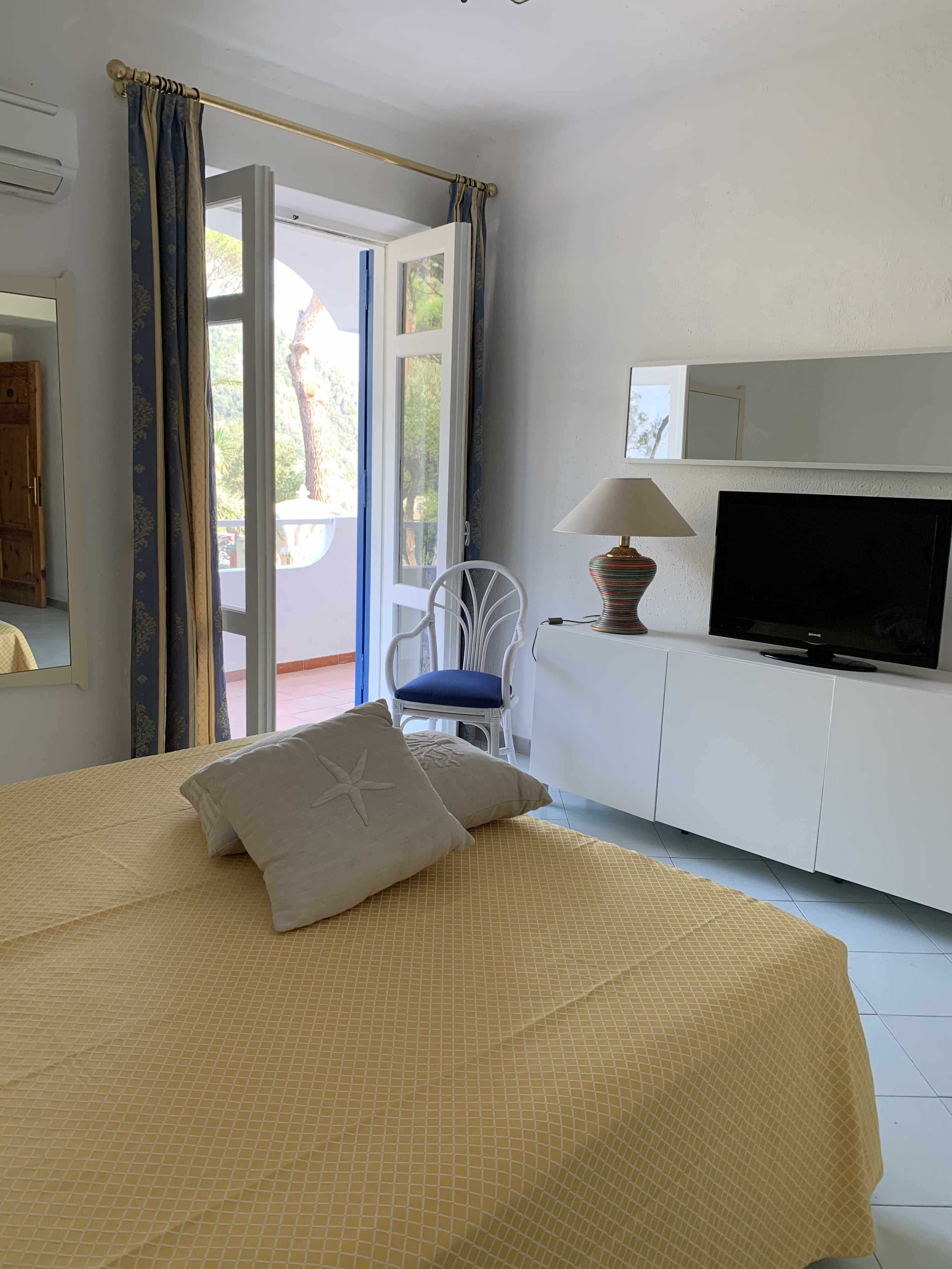 Immagine 1 della camera COMFORT VISTA MARE LATERALE CON BALCONE O TERRAZZA