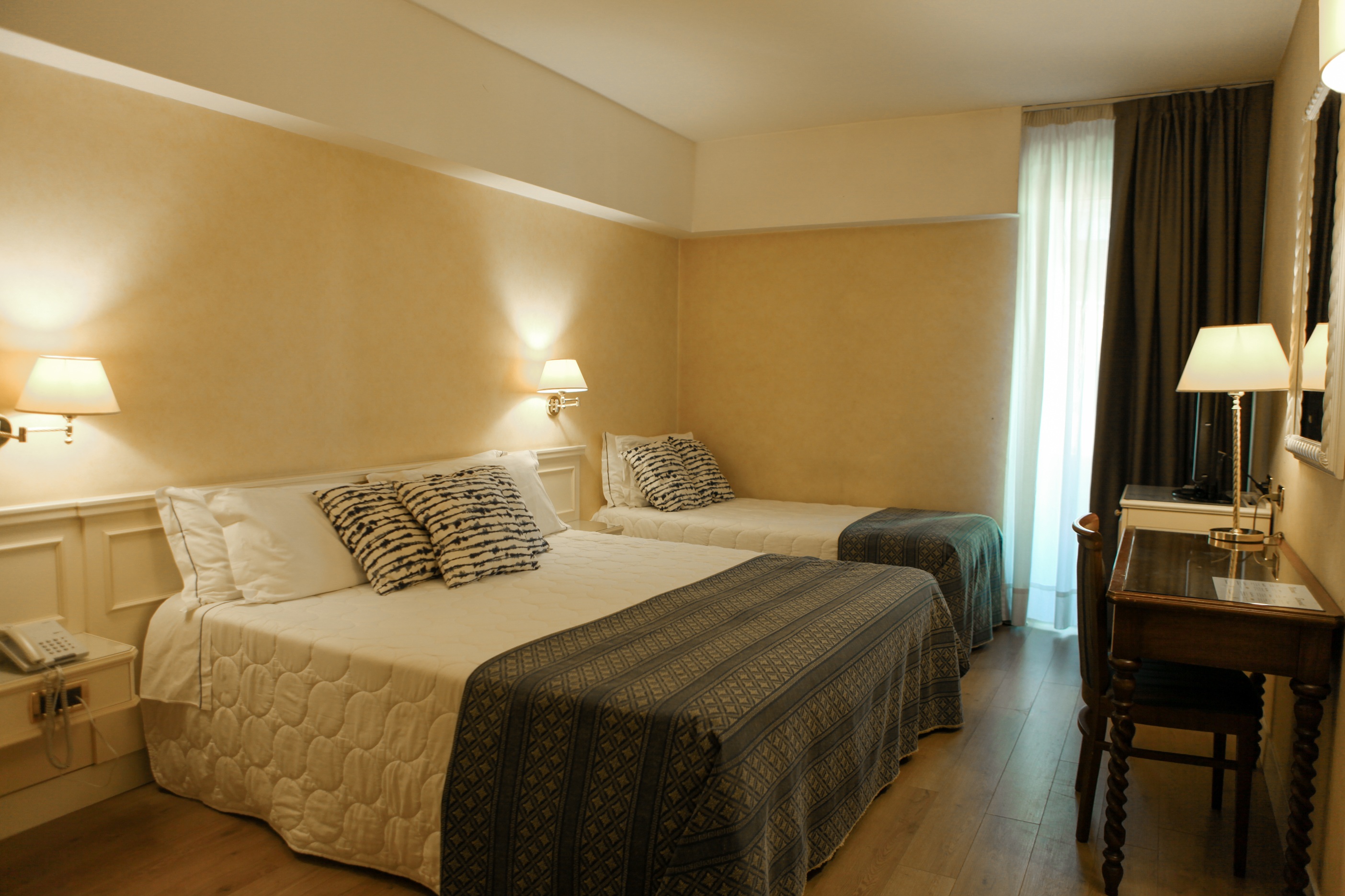 Immagine 1 della camera CAMERA MATRIMONIALE + LETTO STANDARD