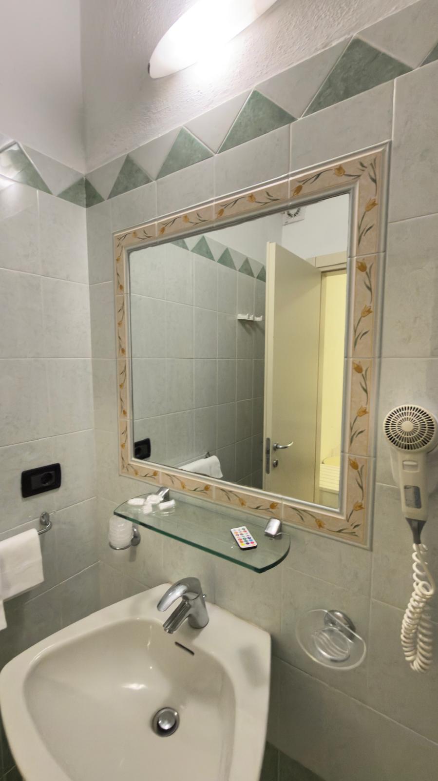 Immagine 3 della camera TRIPLA VISTA MARE