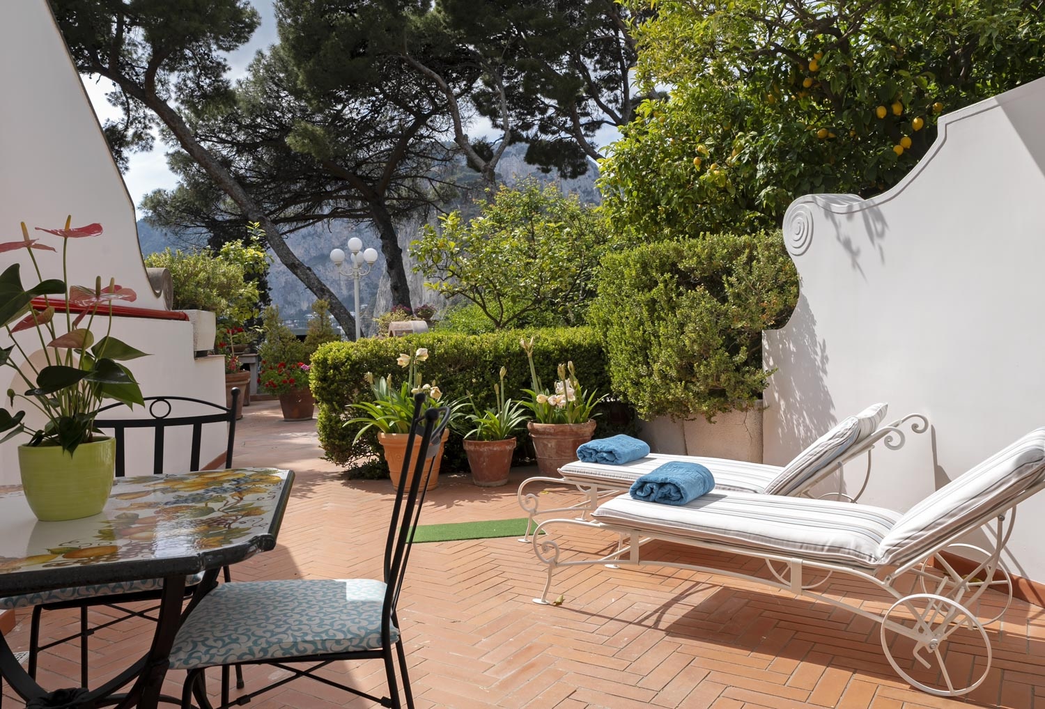 Immagine 2 della camera Camera Classic con patio e vista giardino