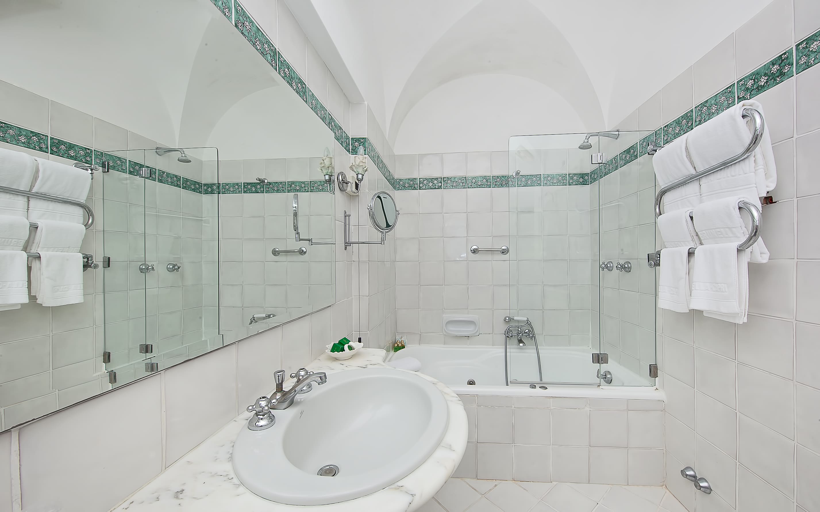 Immagine 4 della camera Junior Suite con patio e vista giardino