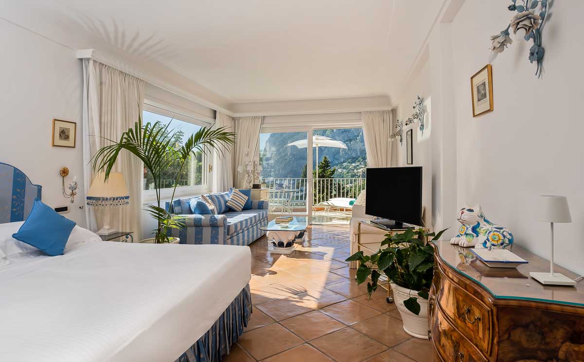 Immagine 1 della camera Deluxe Junior Suite with partial sea view
