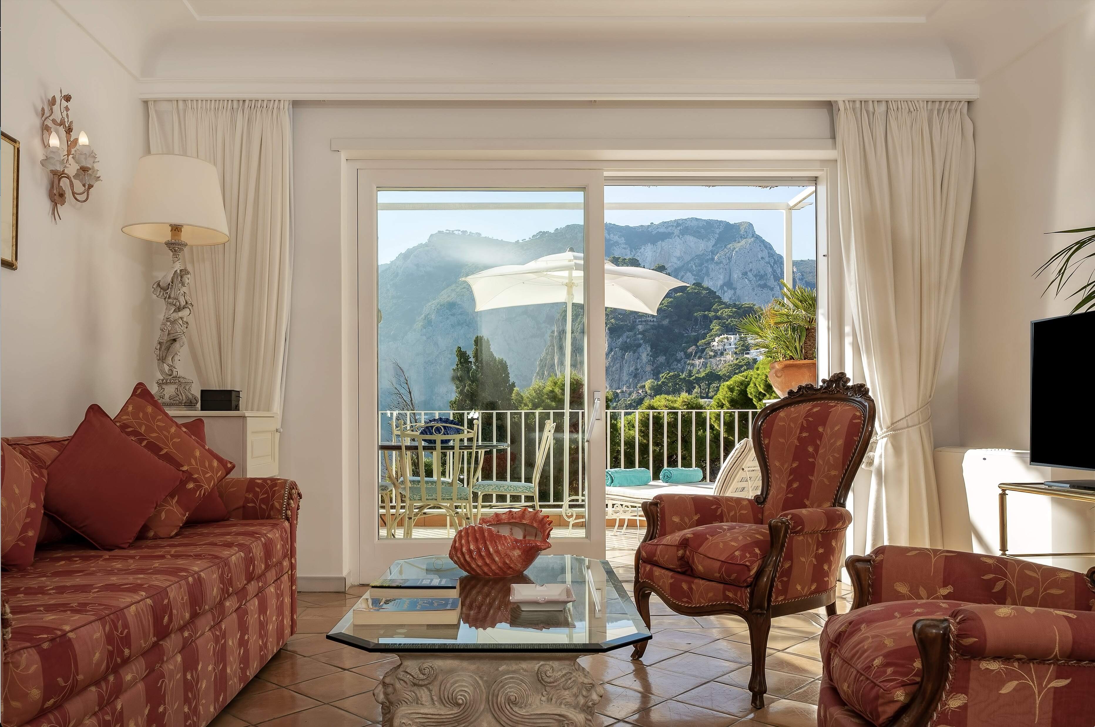 Immagine 2 della camera Deluxe Junior Suite with partial sea view